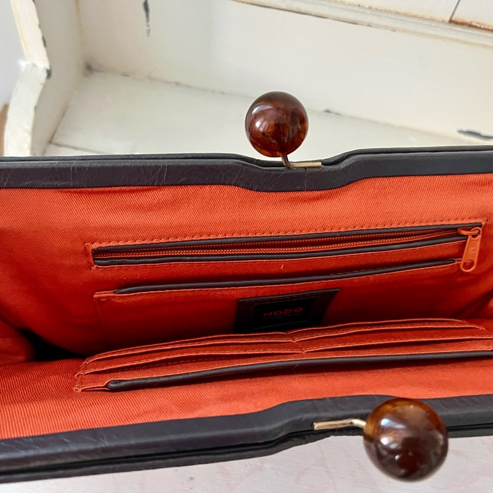 Hobo International Tortoise Chain Kiss Lock Shoulder Bag— Vintage Leather! - Picture 4 of 8